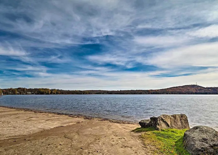 Pocono Lake A-Frame With Pool Access Walk To Beach!