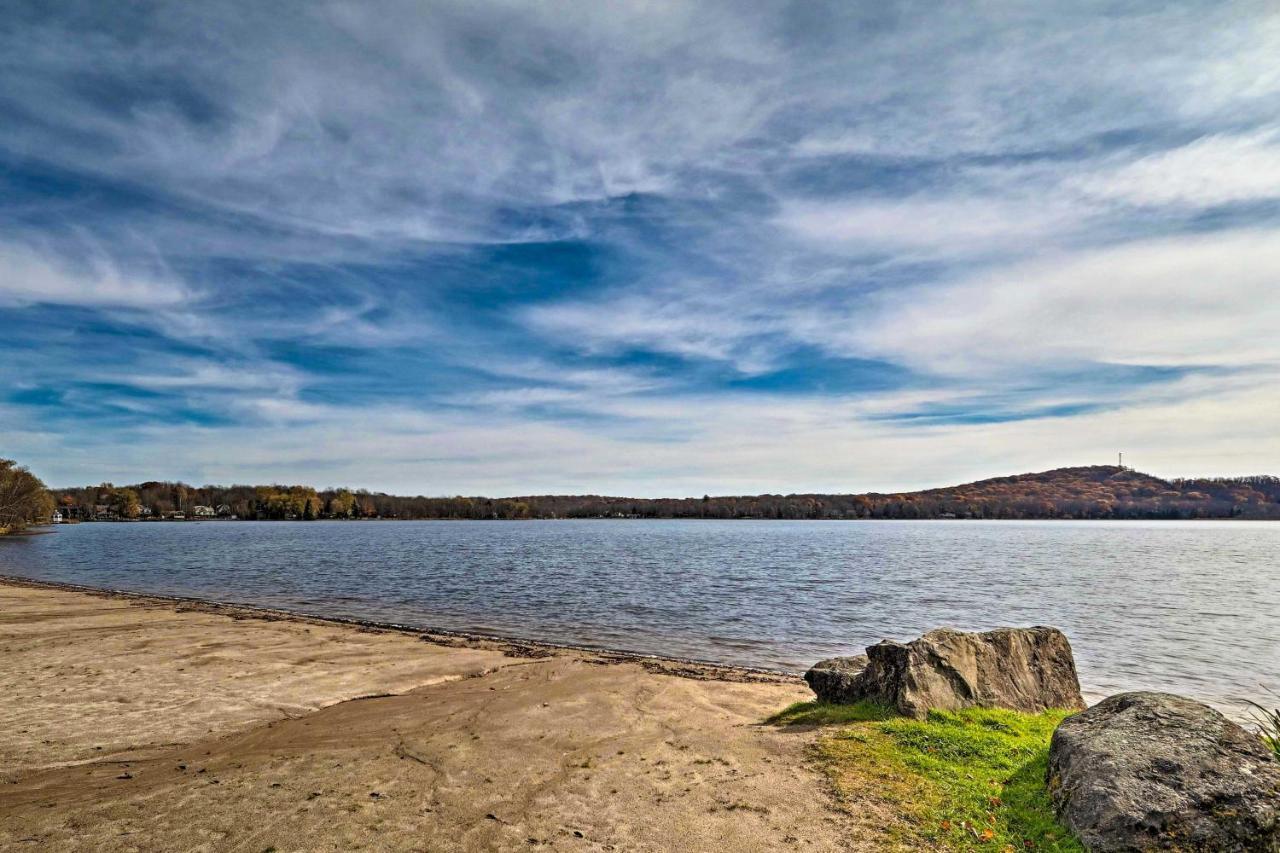 Holiday home Pocono A-frame With Pool Access Walk To Beach!