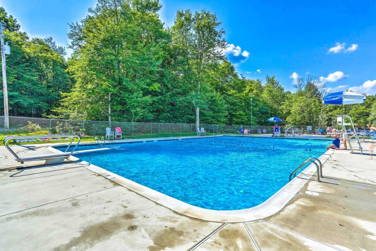 Pocono A-frame With Pool Access Walk To Beach! Pocono Lake