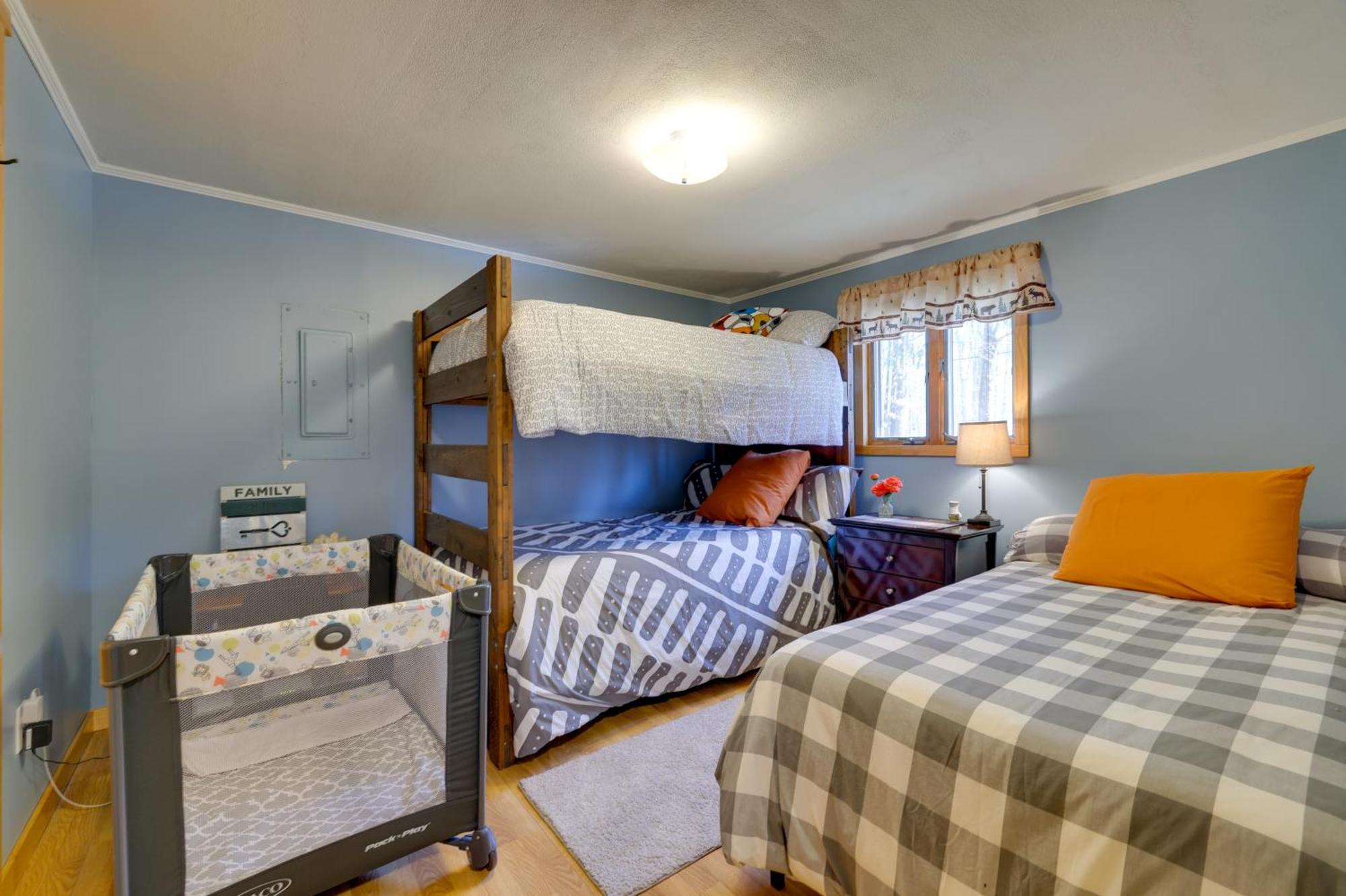Pocono A-frame With Pool Access Walk To Beach! * Pocono Lake