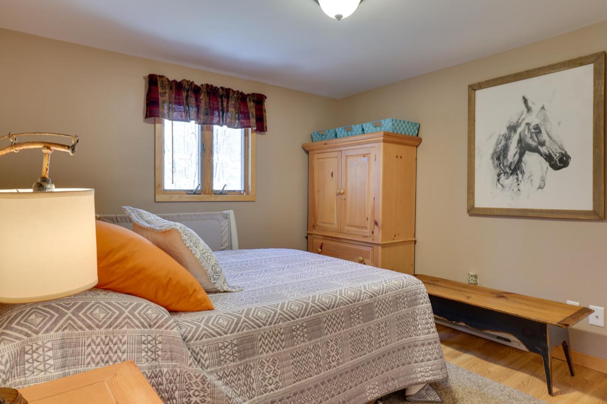 Pocono A-frame With Pool Access Walk To Beach! Holiday home *