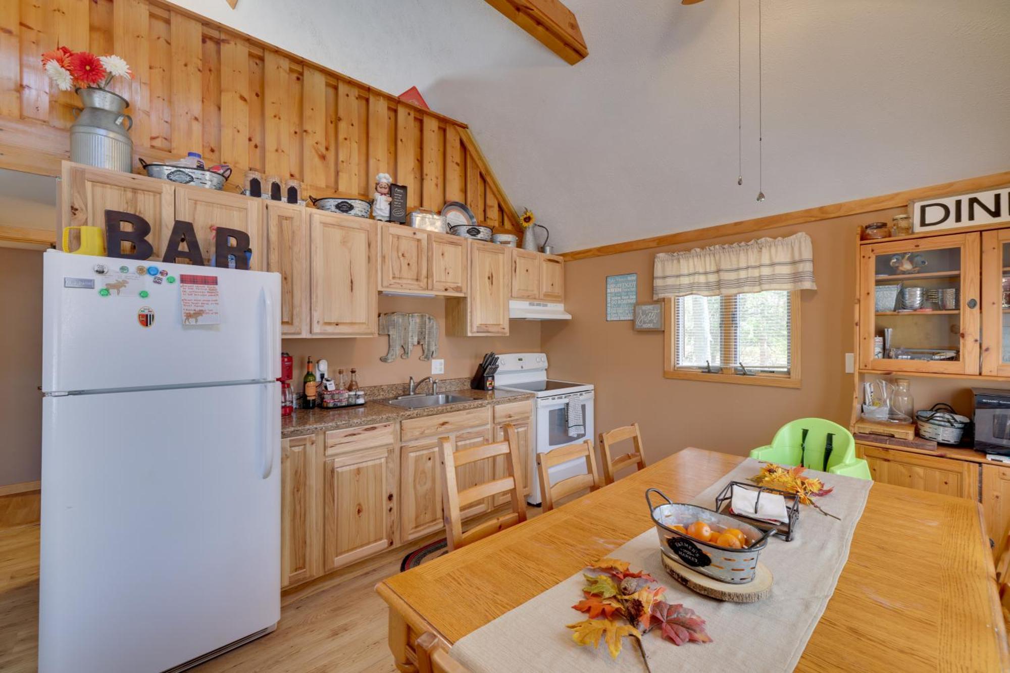Pocono A-frame With Pool Access Walk To Beach! *