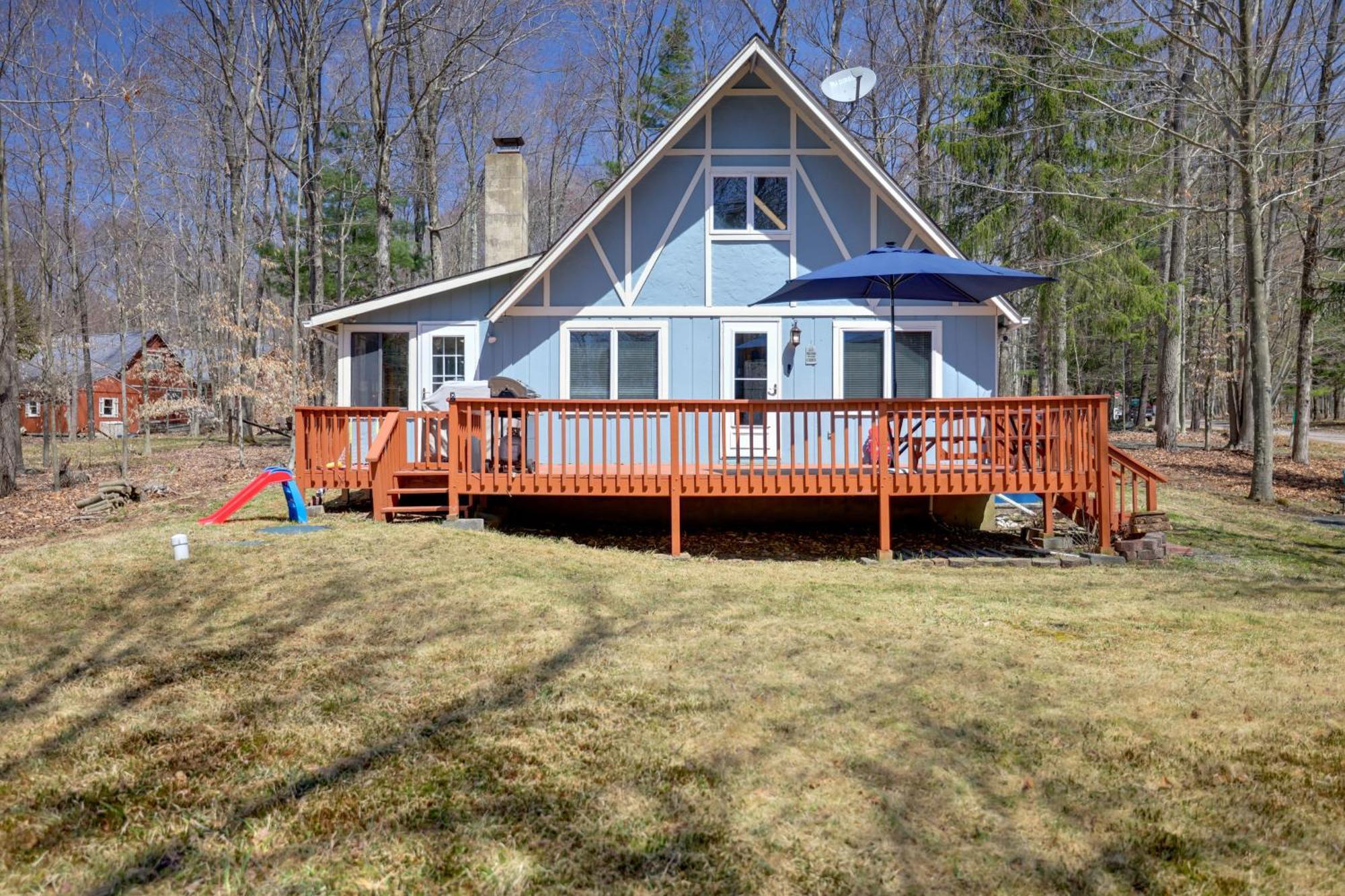Holiday home Pocono A-frame With Pool Access Walk To Beach! Pocono Lake