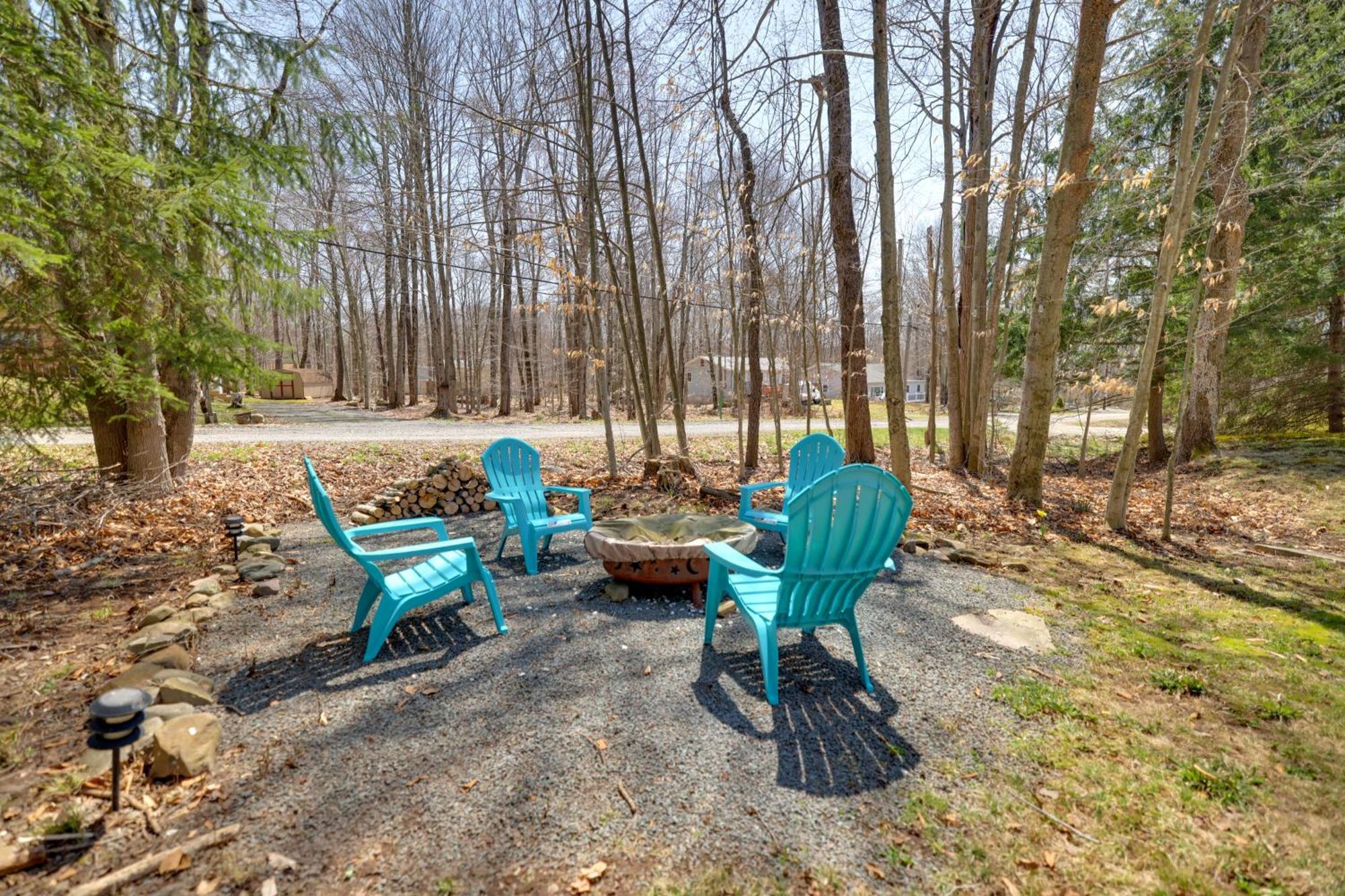 Pocono A-frame With Pool Access Walk To Beach!